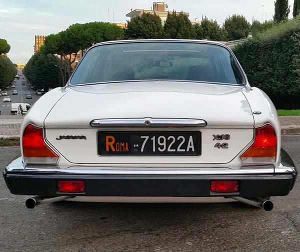 jaguar-xj6-posteriore